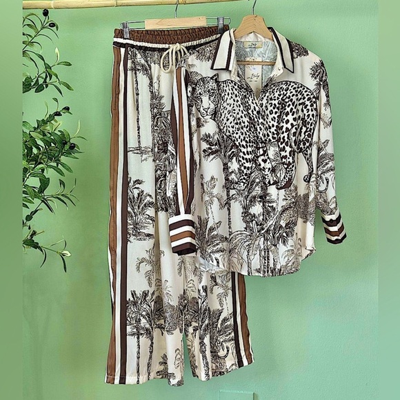 ONE BLUE SET LEFT! Animal Print Shirt and Pants Italian Set - Picture 6 of 11